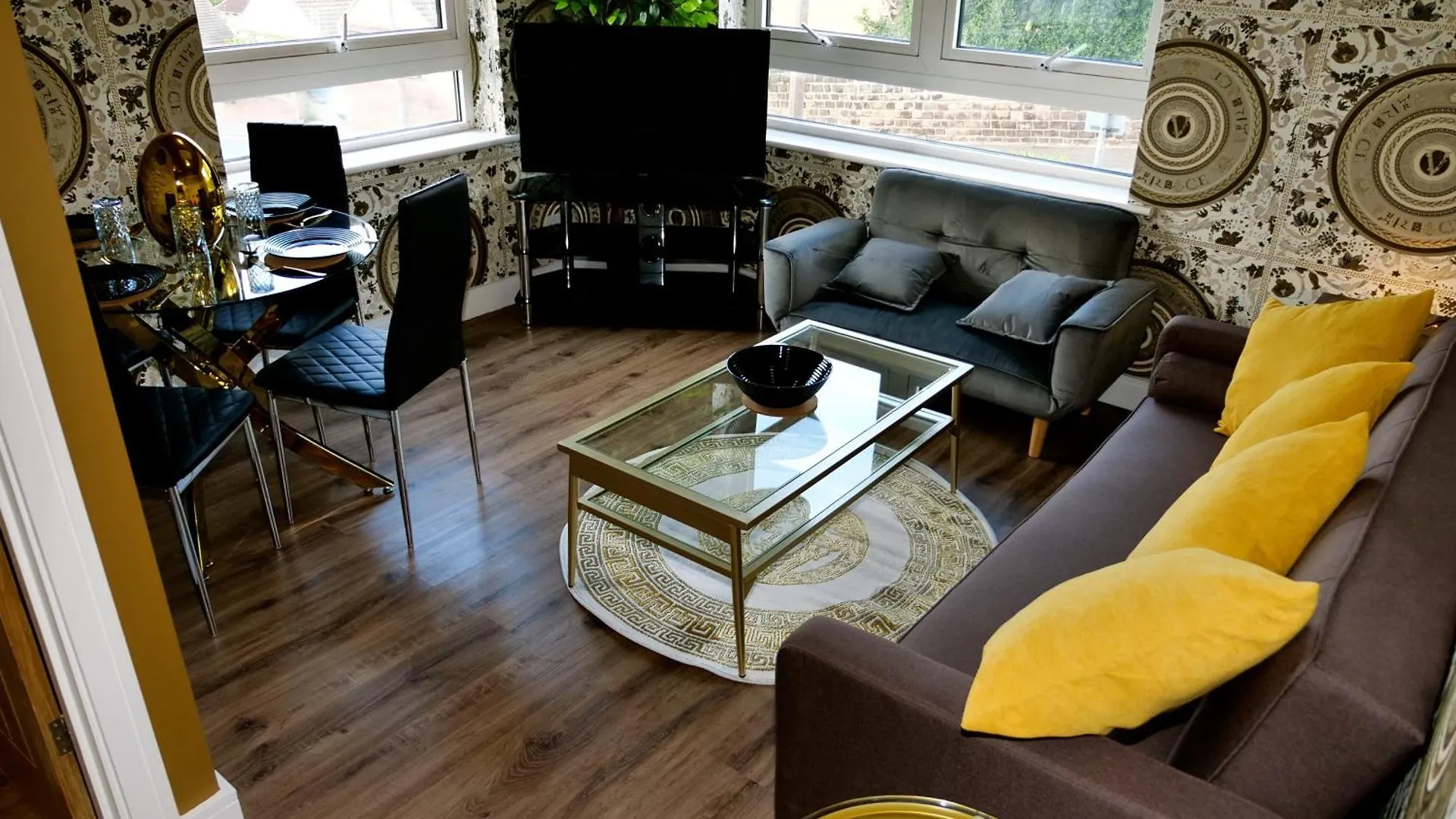 Ultra Deluxe Versace Apartment Near Sheffield 로더럼