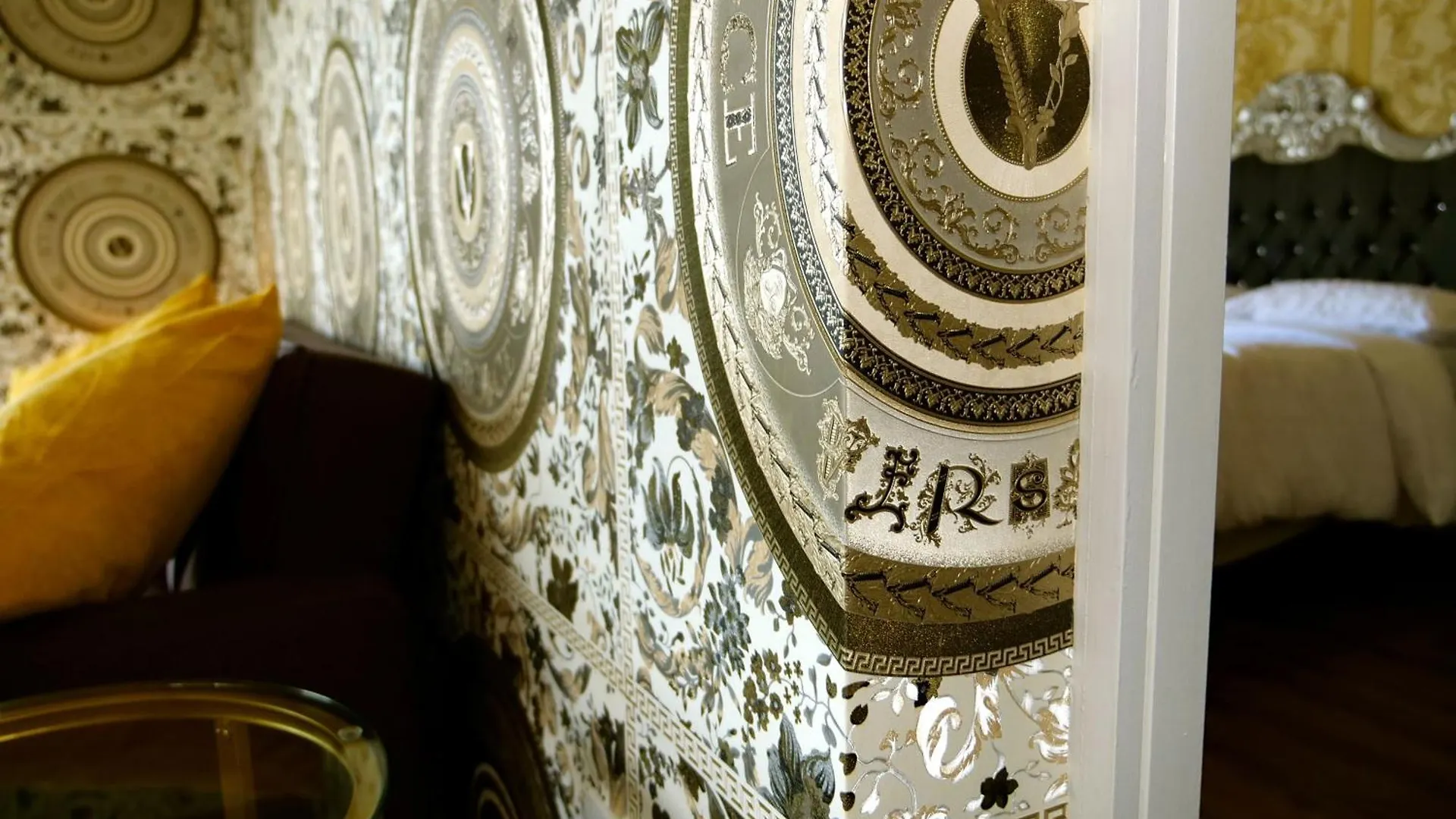 Ultra Deluxe Versace Apartment Near Sheffield 로더럼