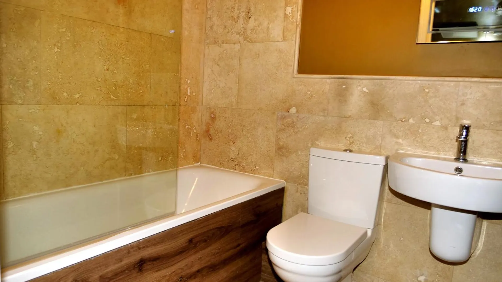 Ultra Deluxe Versace Apartment Near Sheffield 로더럼