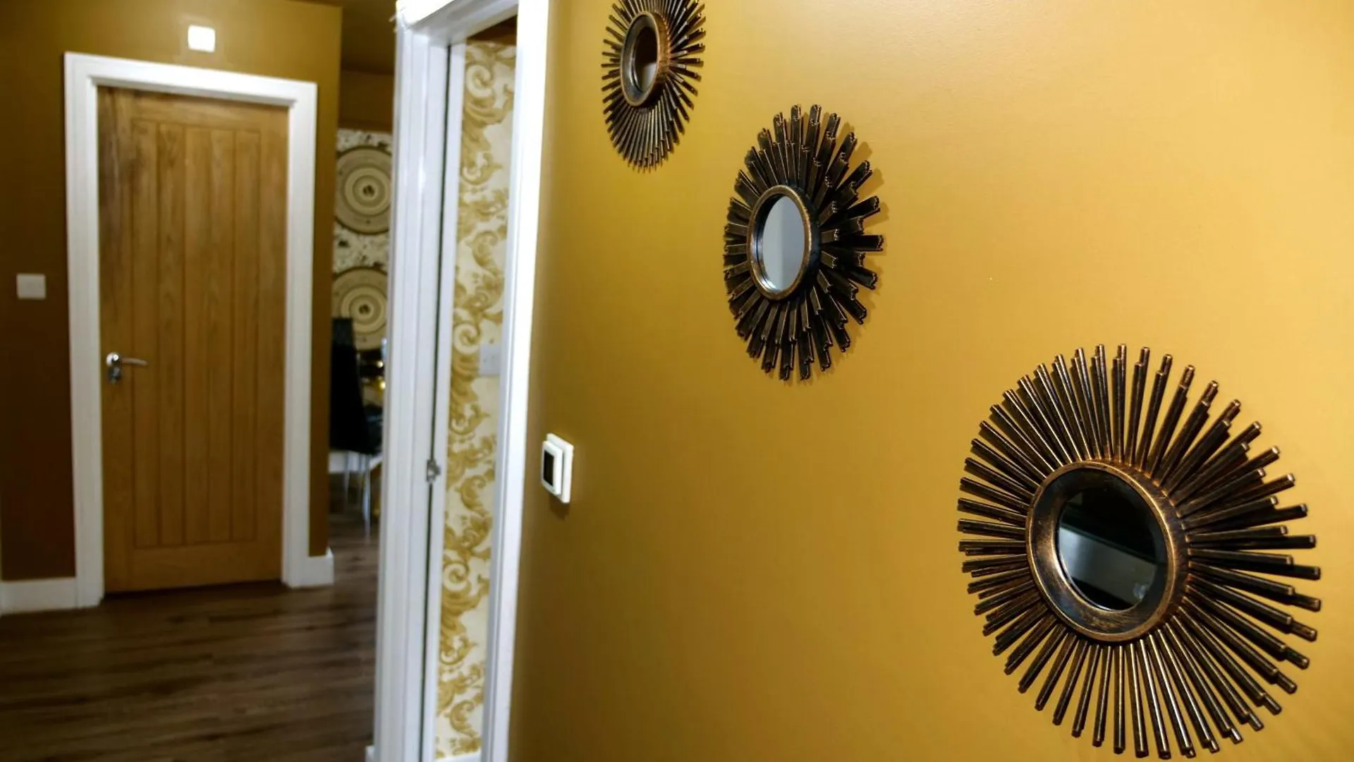 Ultra Deluxe Versace Apartment Near Sheffield 로더럼