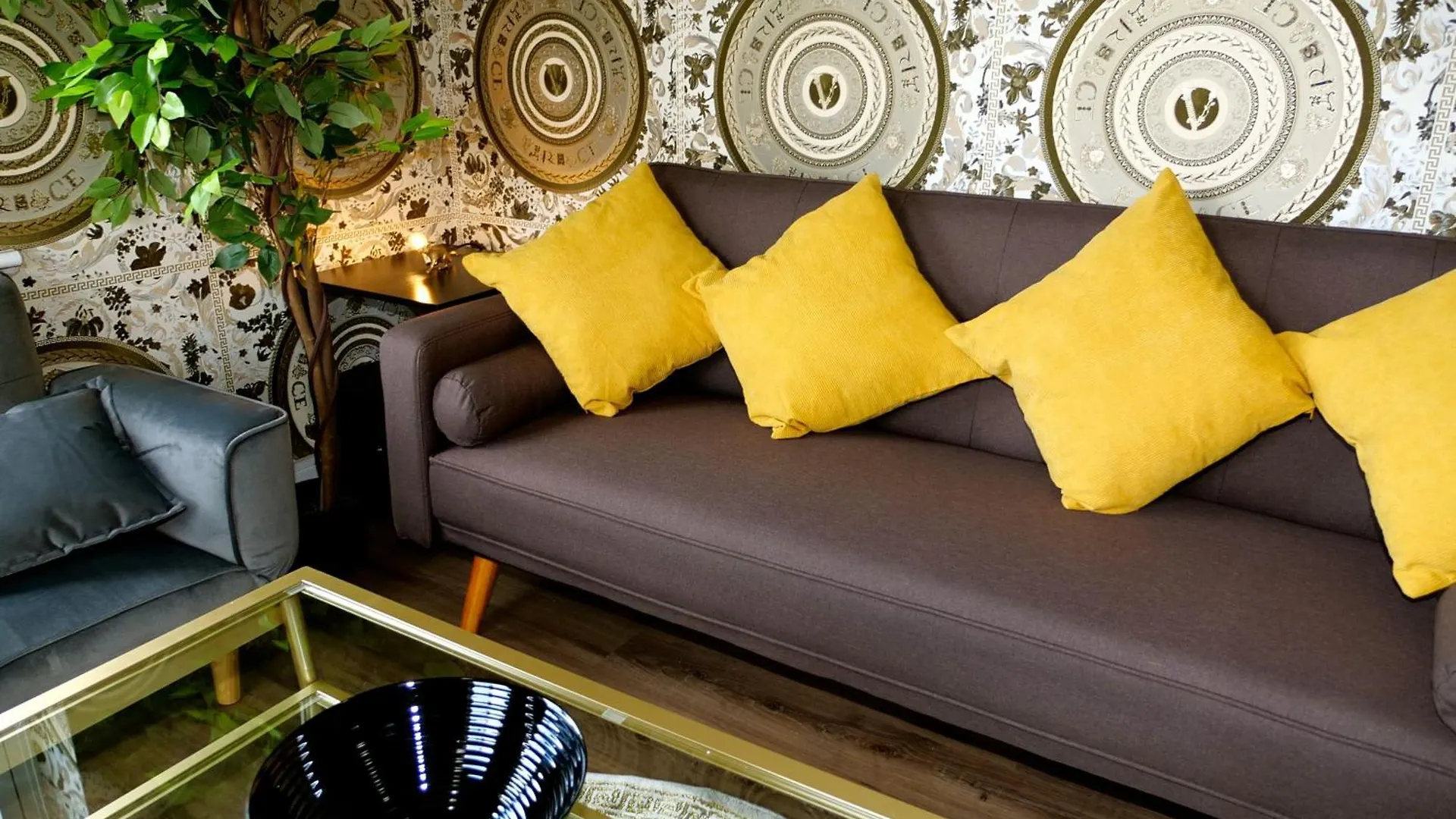 Ultra Deluxe Versace Apartment Near Sheffield 로더럼 0*,  영국
