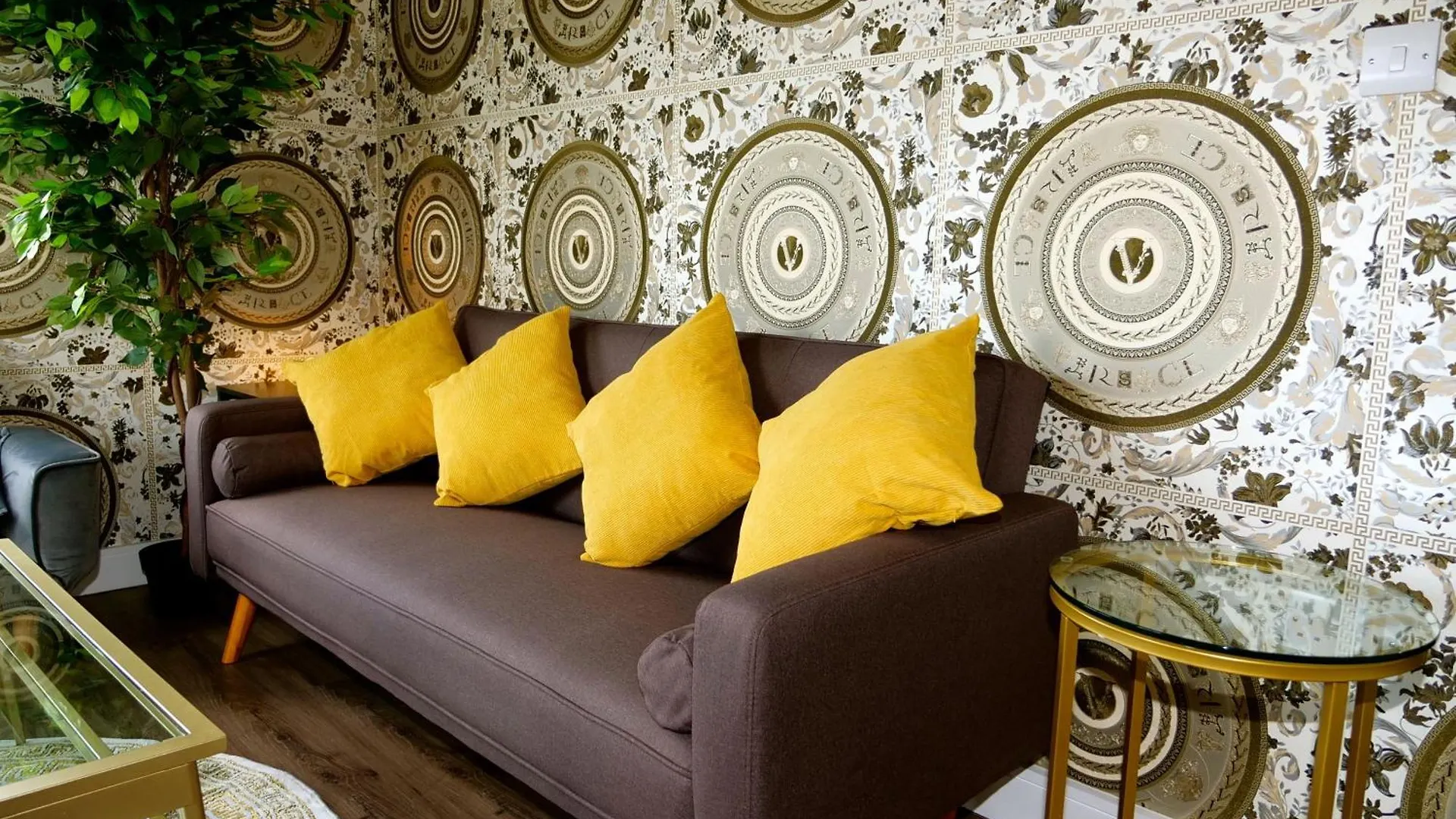 Ultra Deluxe Versace Apartment Near Sheffield 로더럼