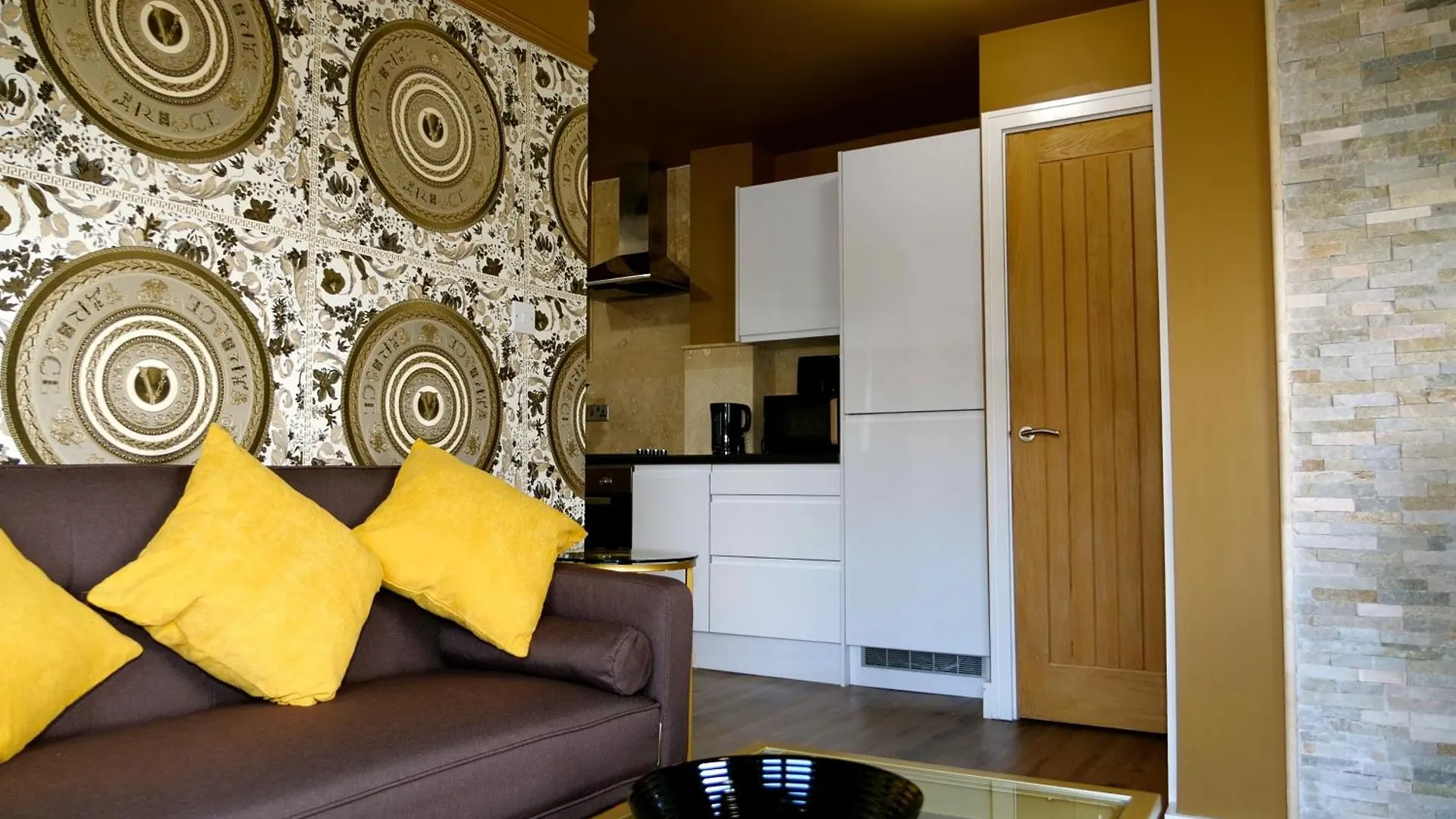 Ultra Deluxe Versace Apartment Near Sheffield 로더럼 영국