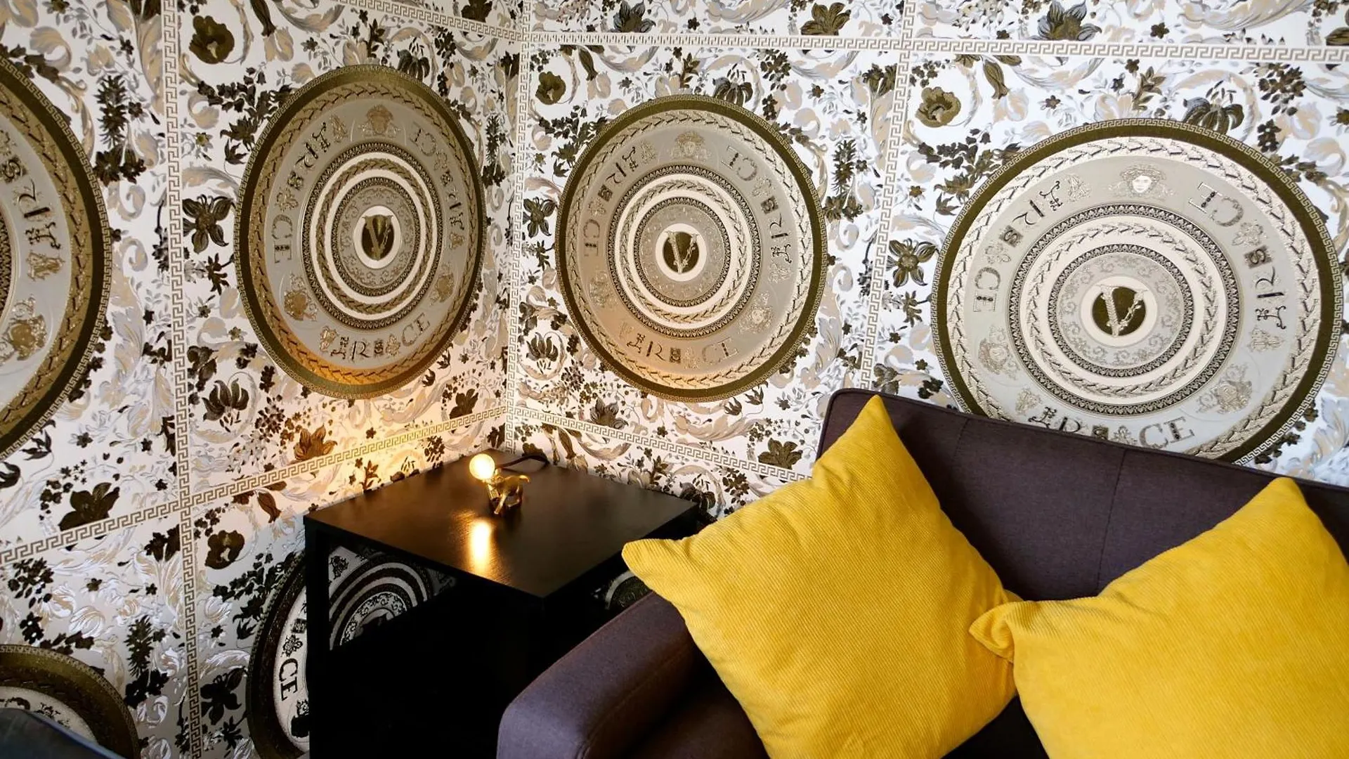 Ultra Deluxe Versace Apartment Near Sheffield 로더럼